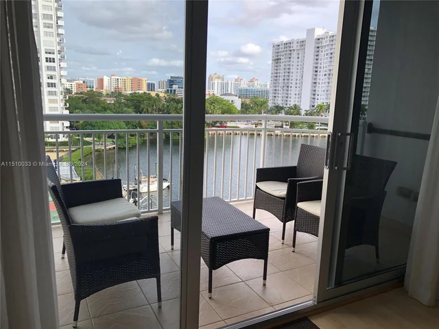 18081 Biscayne Blvd # 702, Aventura FL 33160