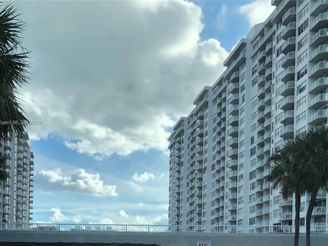 18081 Biscayne Blvd # 702, Aventura FL 33160