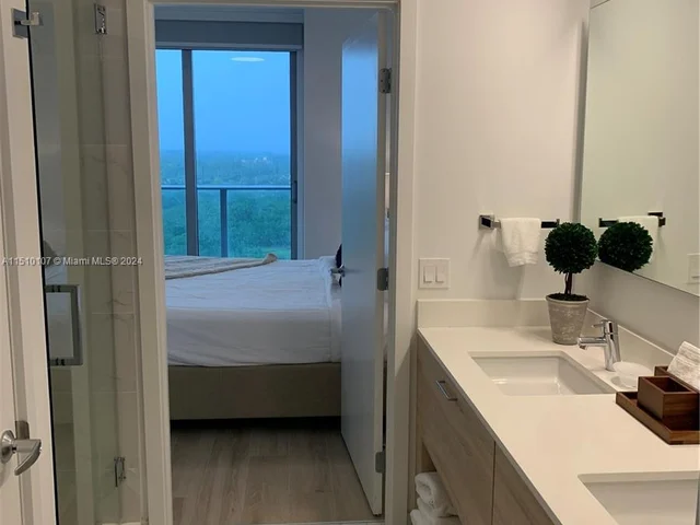 16385 Biscayne Blvd # 2420, North Miami Beach FL 33160