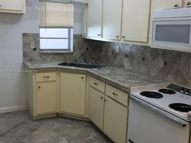 1747 Rodman St # 209, Hollywood FL 33020