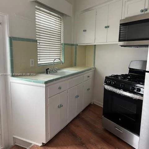 839 W 40th St # 3, Miami Beach FL 33140