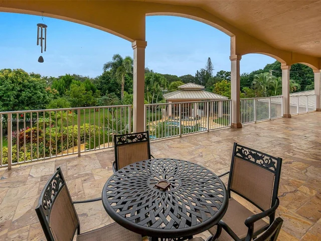 14593 SW 29th Pl, Davie FL 33330