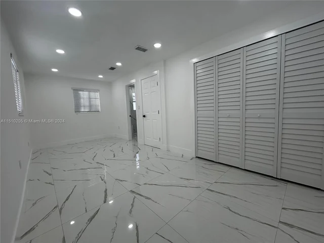 9960 SW 41st St, Miami FL 33165