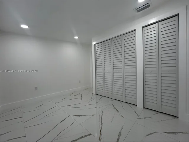 9960 SW 41st St, Miami FL 33165