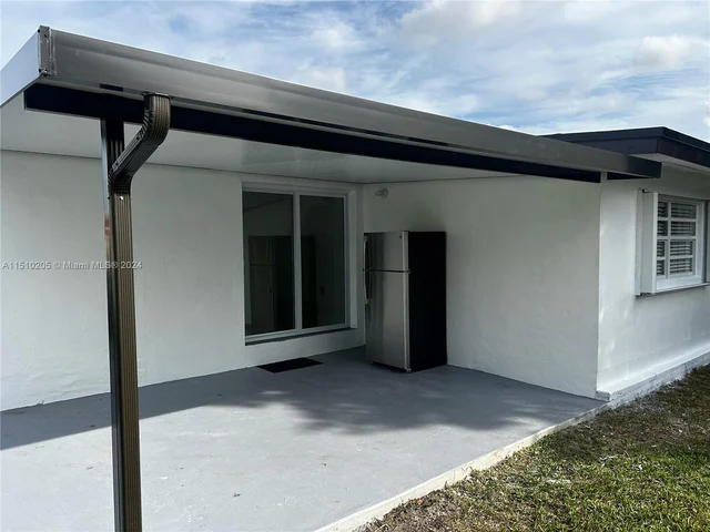 9960 SW 41st St, Miami FL 33165