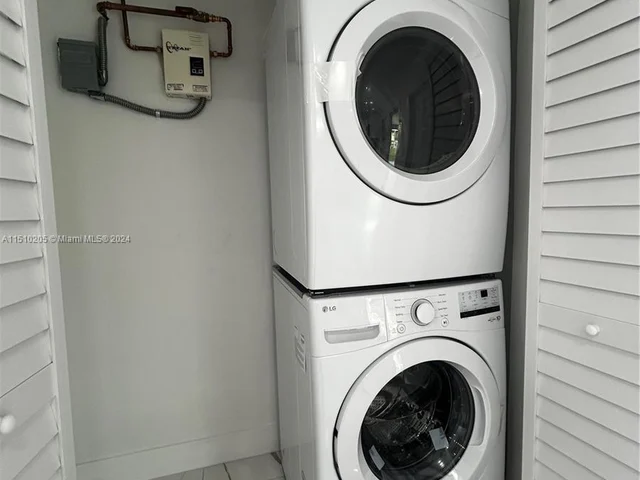 9960 SW 41st St, Miami FL 33165