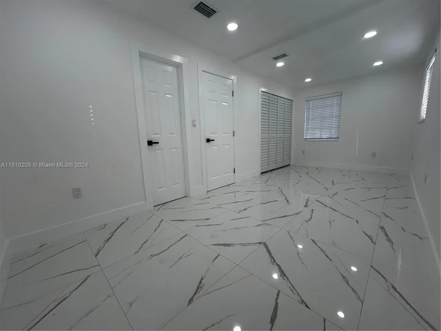 9960 SW 41st St, Miami FL 33165