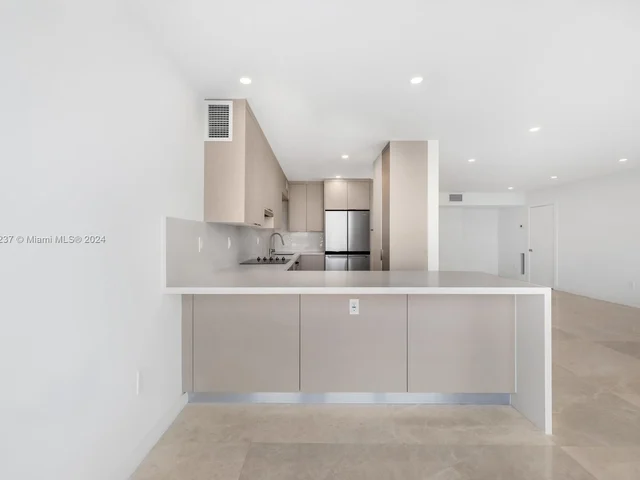 900 Bay Dr # 605, Miami Beach FL 33141