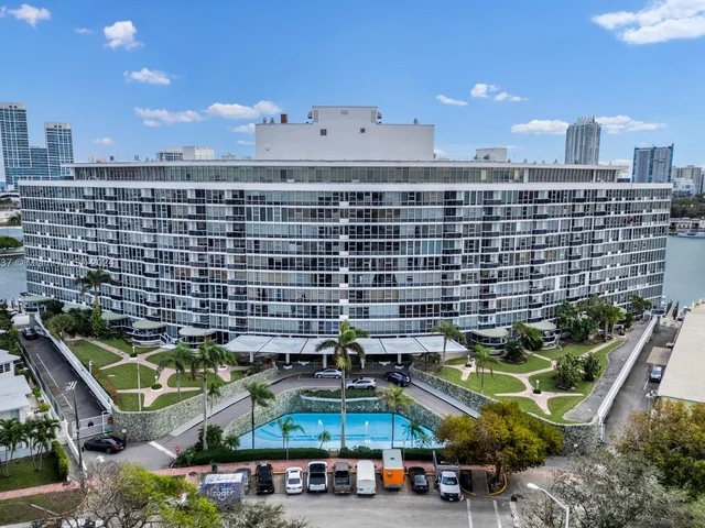 900 Bay Dr # 605, Miami Beach FL 33141