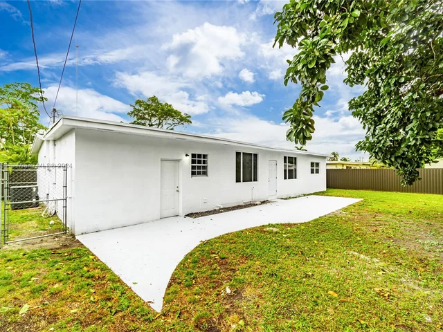 640 NW 195th Ter, Miami Gardens FL 33169