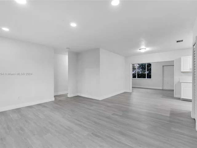 640 NW 195th Ter, Miami Gardens FL 33169