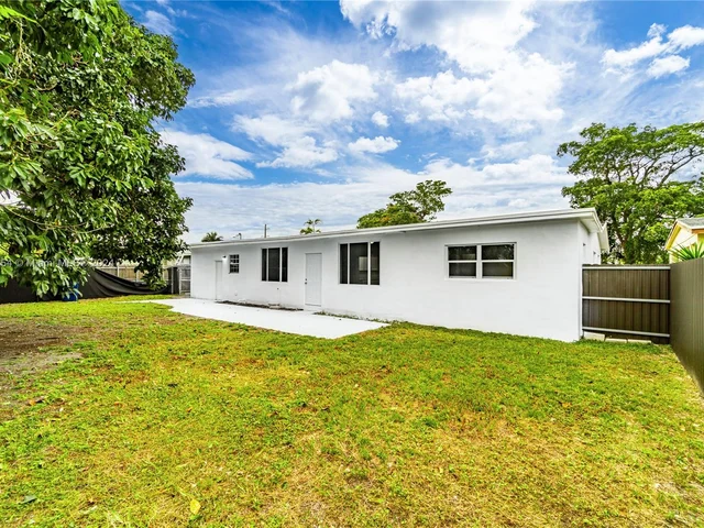 640 NW 195th Ter, Miami Gardens FL 33169