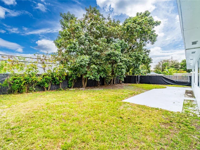 640 NW 195th Ter, Miami Gardens FL 33169