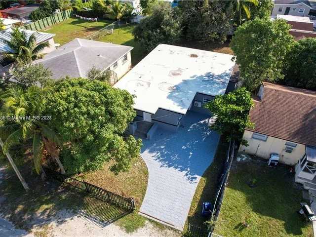 332 NW 97th St, Miami FL 33150