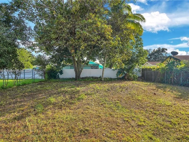 332 NW 97th St, Miami FL 33150