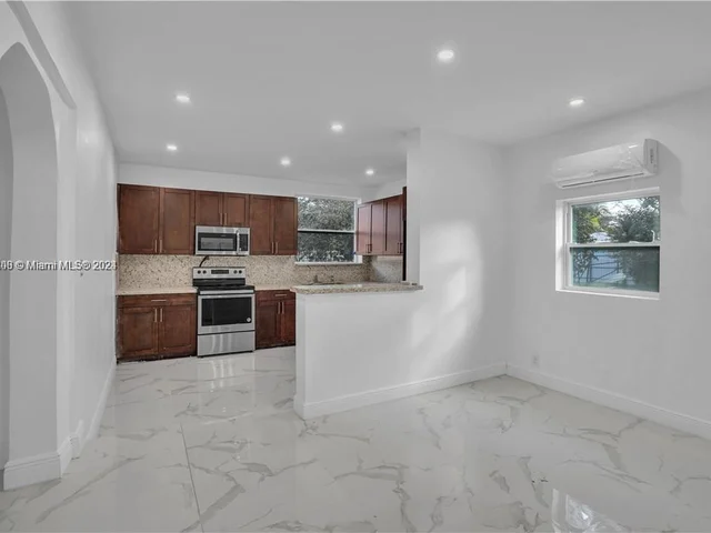 332 NW 97th St, Miami FL 33150