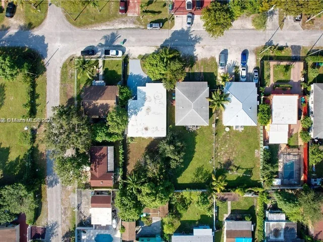 332 NW 97th St, Miami FL 33150