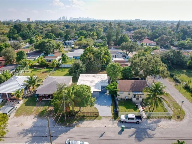332 NW 97th St, Miami FL 33150
