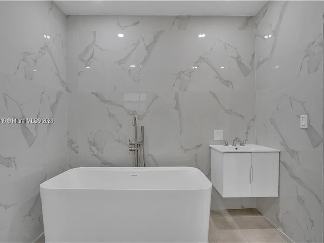 332 NW 97th St, Miami FL 33150