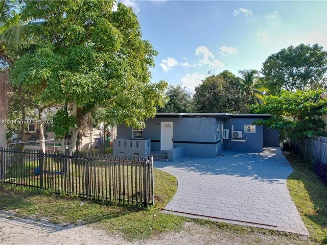 332 NW 97th St, Miami FL 33150