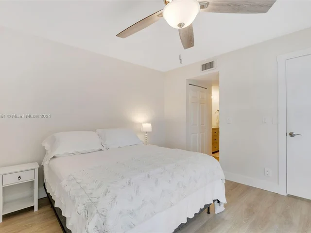 305 Liberty Ct, Deerfield Beach FL 33442