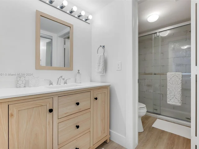 305 Liberty Ct, Deerfield Beach FL 33442