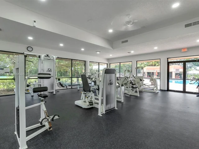 305 Liberty Ct, Deerfield Beach FL 33442