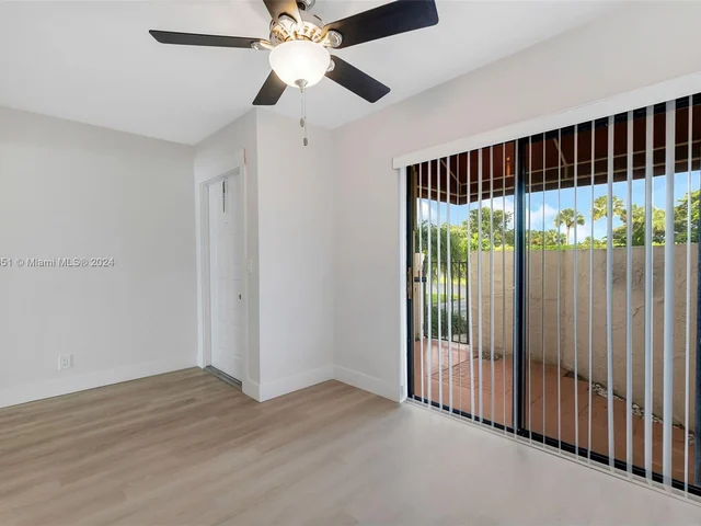 305 Liberty Ct, Deerfield Beach FL 33442