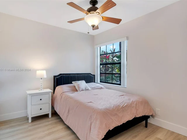 305 Liberty Ct, Deerfield Beach FL 33442