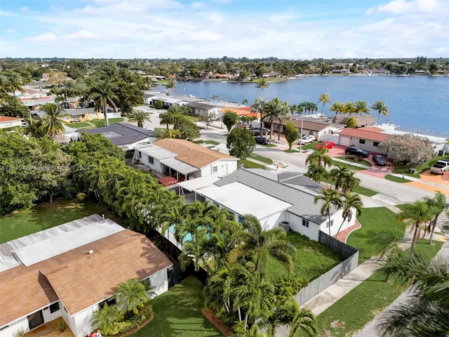 17500 NW 85th Ave, Hialeah FL 33015