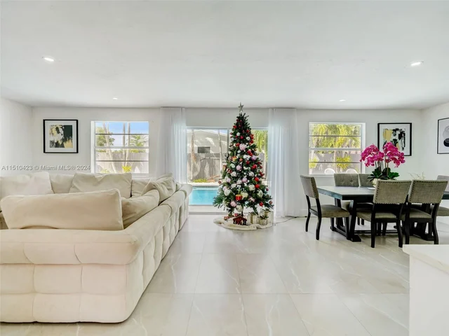 17500 NW 85th Ave, Hialeah FL 33015