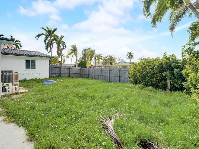 17500 NW 85th Ave, Hialeah FL 33015