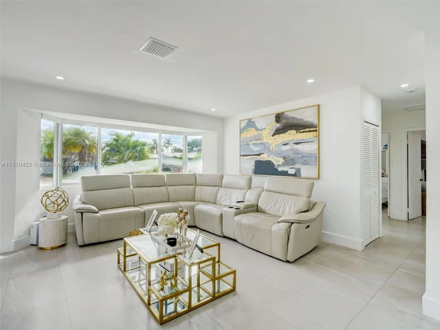 17500 NW 85th Ave, Hialeah FL 33015