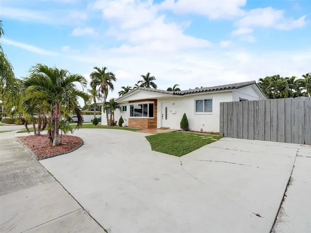 17500 NW 85th Ave, Hialeah FL 33015