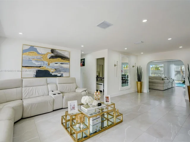 17500 NW 85th Ave, Hialeah FL 33015