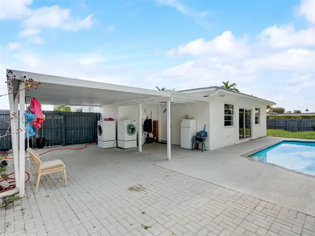 17500 NW 85th Ave, Hialeah FL 33015