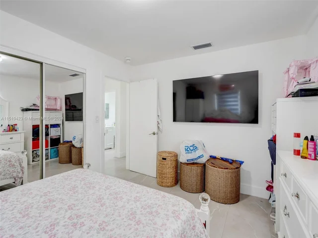 17500 NW 85th Ave, Hialeah FL 33015