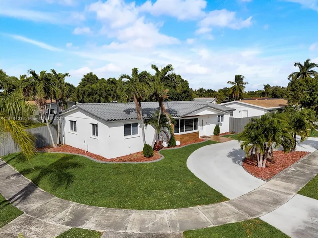 17500 NW 85th Ave, Hialeah FL 33015