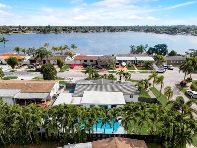 17500 NW 85th Ave, Hialeah FL 33015