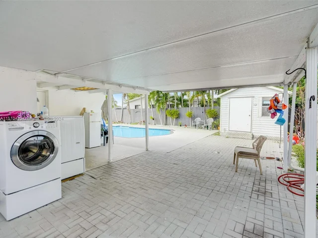 17500 NW 85th Ave, Hialeah FL 33015