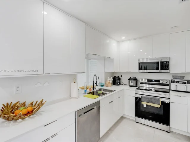 17500 NW 85th Ave, Hialeah FL 33015