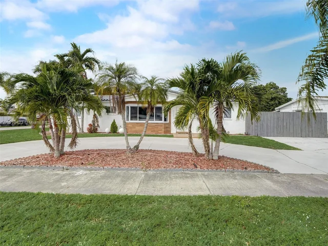 17500 NW 85th Ave, Hialeah FL 33015