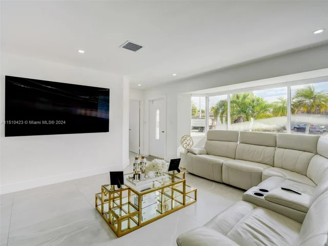 17500 NW 85th Ave, Hialeah FL 33015