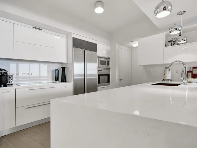 400 Alton Rd # 1505, Miami Beach FL 33139