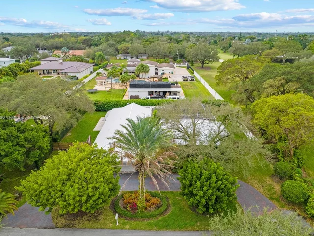 9858 SW 94th Ter, Miami FL 33176