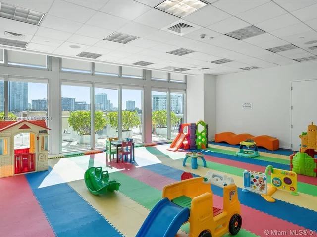 79 SW 12th St, Miami FL 33130