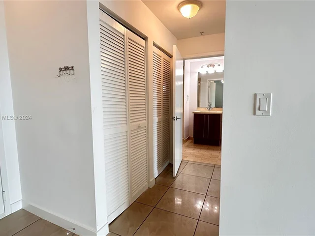 79 SW 12th St, Miami FL 33130