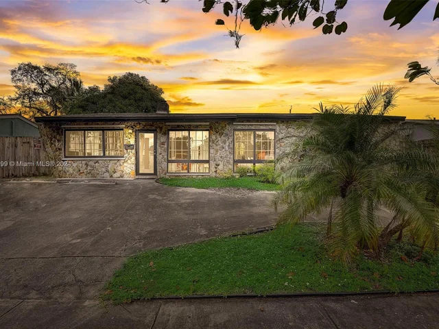 6961 Scott St, Hollywood FL 33024