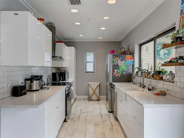 6961 Scott St, Hollywood FL 33024