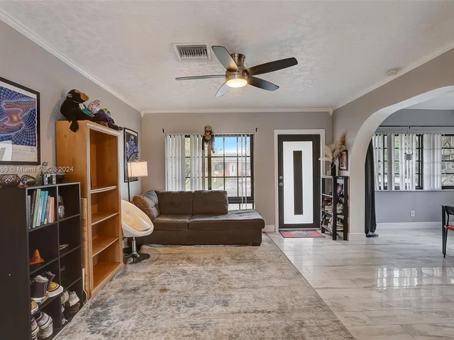 6961 Scott St, Hollywood FL 33024